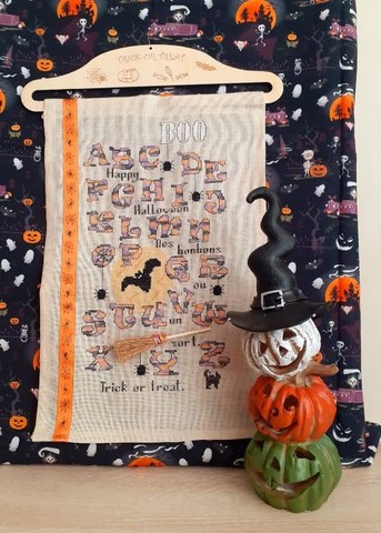 ABC HALLOWEEN LA CIGOGNE QUI BRODE