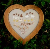vive paques point de croix la cigogne qui brode