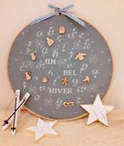 ABC BEL HIVER LA CIGOGNE QUI BRODE